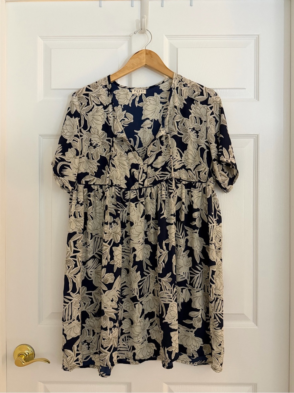 Paani Women’s Navy and Cream Floral V-Neck Dress